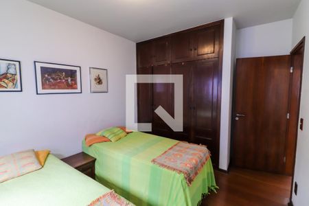 Casa à venda com 219m², 3 quartos e 2 vagasQuarto 1