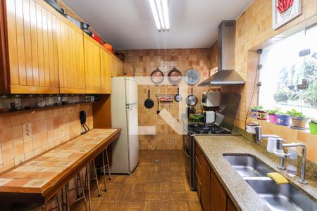 Casa à venda com 219m², 3 quartos e 2 vagasCozinha