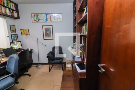 Casa à venda com 219m², 3 quartos e 2 vagasEscritório