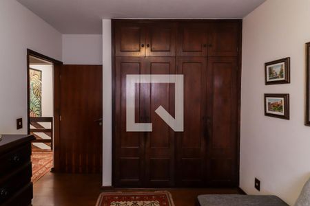 Casa à venda com 219m², 3 quartos e 2 vagasQuarto 2