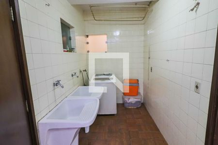 Casa à venda com 219m², 3 quartos e 2 vagasLavanderia