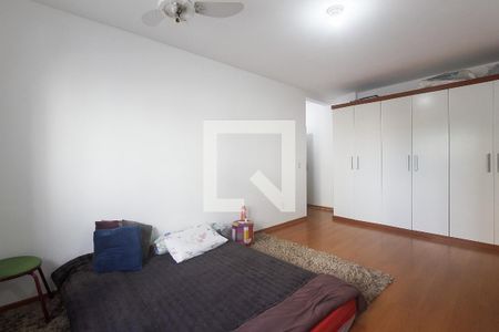 Casa à venda com 300m², 5 quartos e 4 vagasSuite