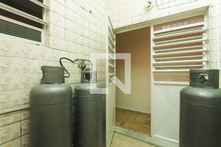 Casa à venda com 300m², 5 quartos e 4 vagasArea de serviço