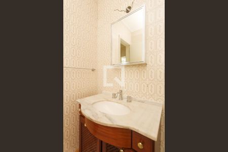 Casa à venda com 300m², 5 quartos e 4 vagasBanheiro social