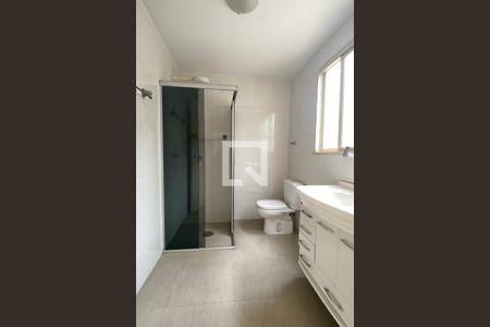 Casa para alugar com 240m², 4 quartos e 3 vagasBanheiro 2