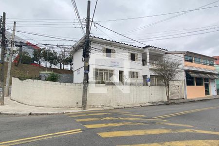 Casa para alugar com 240m², 4 quartos e 3 vagasFachada