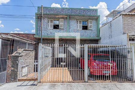 Casa à venda com 280m², 6 quartos e 2 vagas Casa à venda com 280m², 6 quartos e 2 vagasFachada