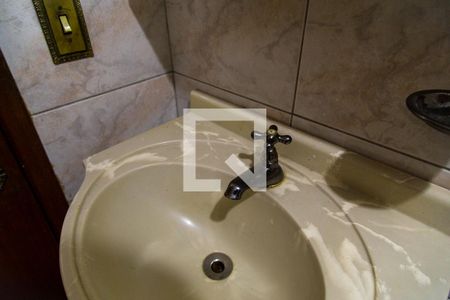 Casa à venda com 300m², 5 quartos e 5 vagasBanheiro Térreo - Detalhe