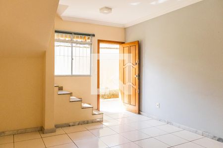 Sala de casa de condomínio para alugar com 2 quartos, 70m² em Copacabana, Belo Horizonte