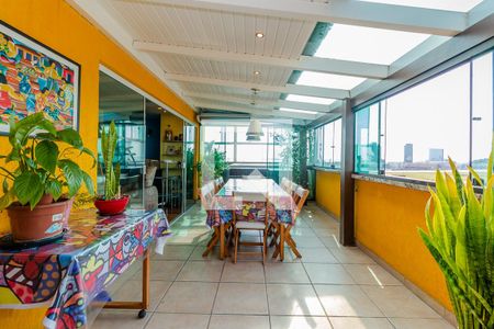 Apartamento à venda com 250m², 2 quartos e 2 vagas Apartamento à venda com 250m², 2 quartos e 2 vagasCobertura