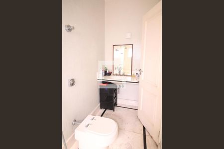 Casa à venda com 480m², 6 quartos e 5 vagasBanheiro da Suíte 2