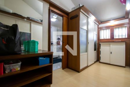 Casa de condomínio à venda com 389m², 3 quartos e 3 vagas Casa de condomínio à venda com 389m², 3 quartos e 3 vagasCloset da suíte 3