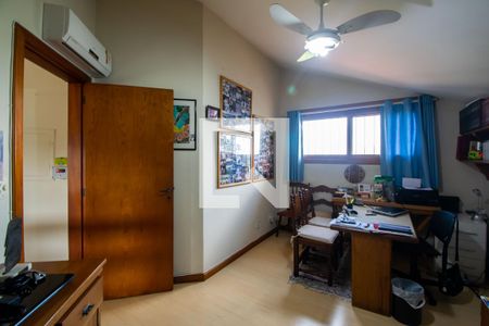 Casa de condomínio à venda com 389m², 3 quartos e 3 vagas Casa de condomínio à venda com 389m², 3 quartos e 3 vagasEscritório