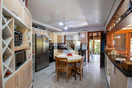 Casa de condomínio à venda com 389m², 3 quartos e 3 vagas Casa de condomínio à venda com 389m², 3 quartos e 3 vagasCozinha