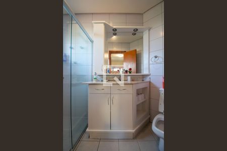 Casa de condomínio à venda com 389m², 3 quartos e 3 vagas Casa de condomínio à venda com 389m², 3 quartos e 3 vagasBanheiro da Suíte 2