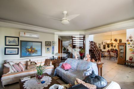 Casa de condomínio à venda com 389m², 3 quartos e 3 vagas Casa de condomínio à venda com 389m², 3 quartos e 3 vagasSala