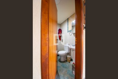 Casa de condomínio à venda com 389m², 3 quartos e 3 vagas Casa de condomínio à venda com 389m², 3 quartos e 3 vagasBanheiro de Serviço