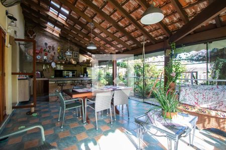 Casa de condomínio à venda com 389m², 3 quartos e 3 vagas Casa de condomínio à venda com 389m², 3 quartos e 3 vagasVaranda da Sala