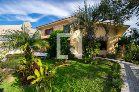 Casa de condomínio à venda com 389m², 3 quartos e 3 vagas Casa de condomínio à venda com 389m², 3 quartos e 3 vagasFachada