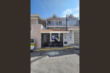 Casa à venda com 150m², 3 quartos e 4 vagas Casa à venda com 150m², 3 quartos e 4 vagasFachada