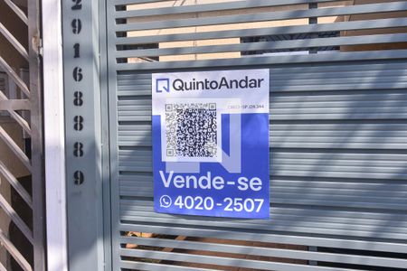 Casa à venda com 100m², 2 quartos e 1 vaga Casa à venda com 100m², 2 quartos e 1 vagaFachada