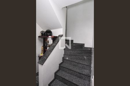 Casa à venda com 189m², 3 quartos e 5 vagas Casa à venda com 189m², 3 quartos e 5 vagasEscada