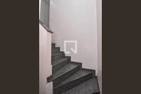 Casa à venda com 189m², 3 quartos e 5 vagas Casa à venda com 189m², 3 quartos e 5 vagasEscada