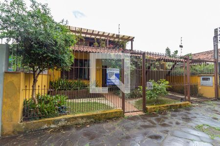 Casa à venda com 260m², 4 quartos e 3 vagas Casa à venda com 260m², 4 quartos e 3 vagasFachada