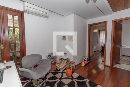 Casa à venda com 260m², 4 quartos e 3 vagas Casa à venda com 260m², 4 quartos e 3 vagasEscritório