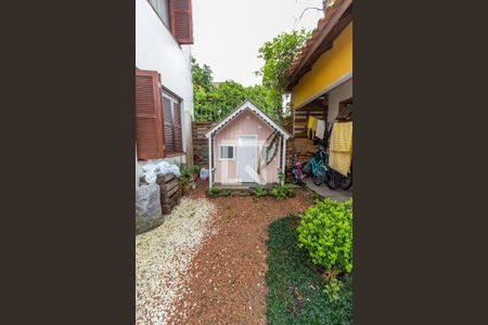 Casa à venda com 260m², 4 quartos e 3 vagas Casa à venda com 260m², 4 quartos e 3 vagasQuintal