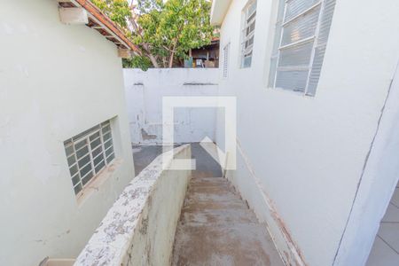 Casa à venda com 140m², 3 quartos e 2 vagas Casa à venda com 140m², 3 quartos e 2 vagasEscada