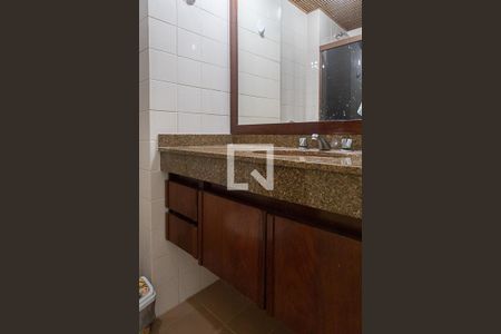 Apartamento à venda com 100m², 2 quartos e 2 vagas Apartamento à venda com 100m², 2 quartos e 2 vagasBanheiro social