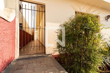 Casa à venda com 300m², 3 quartos e sem vaga Casa à venda com 300m², 3 quartos e sem vagaFachada