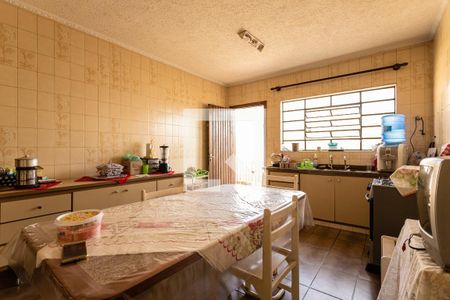 Casa à venda com 300m², 3 quartos e sem vaga Casa à venda com 300m², 3 quartos e sem vagaCozinha