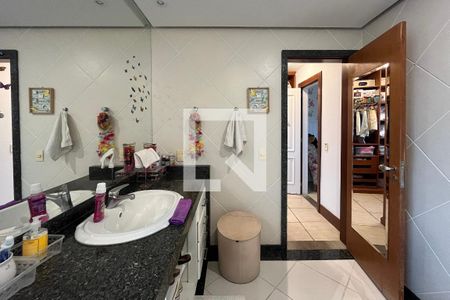 Casa à venda com 769m², 5 quartos e 4 vagasBanheiro - Suíte 4