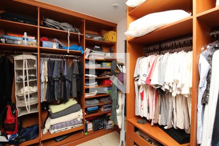 Casa à venda com 769m², 5 quartos e 4 vagasCloset - Suíte 3