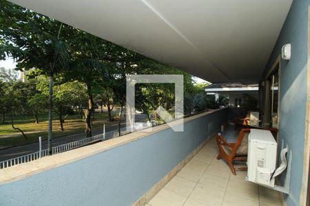 Casa à venda com 769m², 5 quartos e 4 vagasVaranda - Suíte 2 e 3