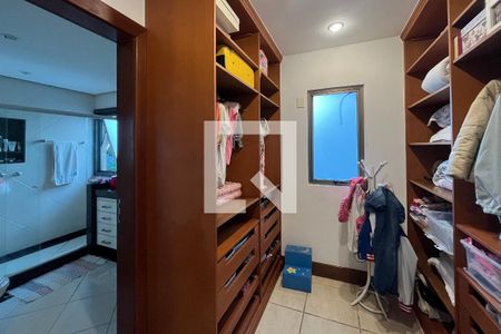 Casa à venda com 769m², 5 quartos e 4 vagasCloset - Suíte 4