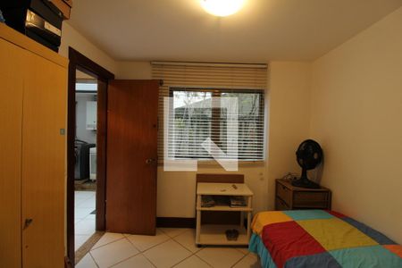 Casa à venda com 769m², 5 quartos e 4 vagasQuarto de Serviço 