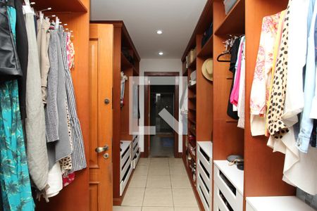 Casa à venda com 769m², 5 quartos e 4 vagasCloset - Suíte 1