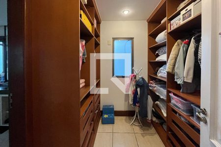Casa à venda com 769m², 5 quartos e 4 vagasCloset - Suíte 4