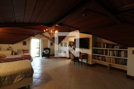 Casa à venda com 769m², 5 quartos e 4 vagasSotão 