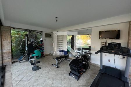 Casa à venda com 769m², 5 quartos e 4 vagasAcademia