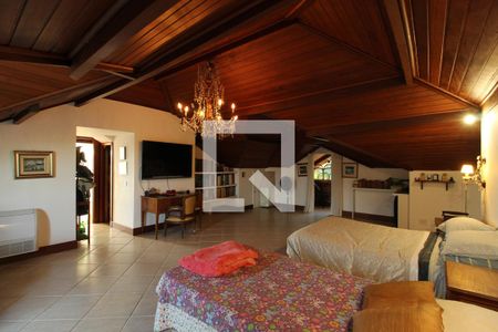 Casa à venda com 769m², 5 quartos e 4 vagasSotão 