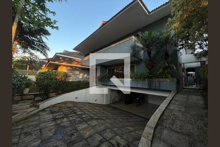 Casa à venda com 769m², 5 quartos e 4 vagasFachada