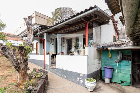 Casa à venda com 500m², 4 quartos e 4 vagas Casa à venda com 500m², 4 quartos e 4 vagasFachada Fundos