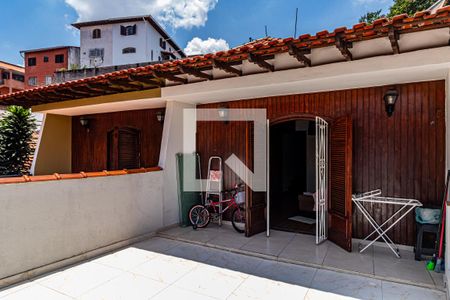 Casa à venda com 211m², 3 quartos e 2 vagas Casa à venda com 211m², 3 quartos e 2 vagasSuite 01 - Varanda