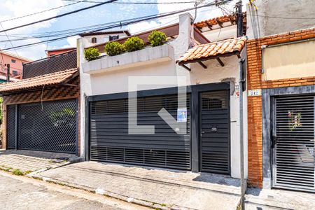 Casa à venda com 211m², 3 quartos e 2 vagas Casa à venda com 211m², 3 quartos e 2 vagasFachada