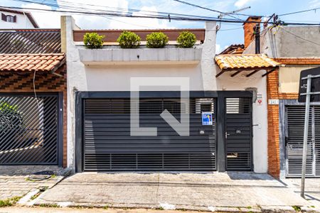 Casa à venda com 211m², 3 quartos e 2 vagas Casa à venda com 211m², 3 quartos e 2 vagasFachada