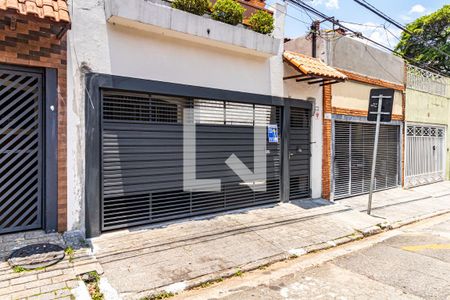 Casa à venda com 211m², 3 quartos e 2 vagas Casa à venda com 211m², 3 quartos e 2 vagasFachada